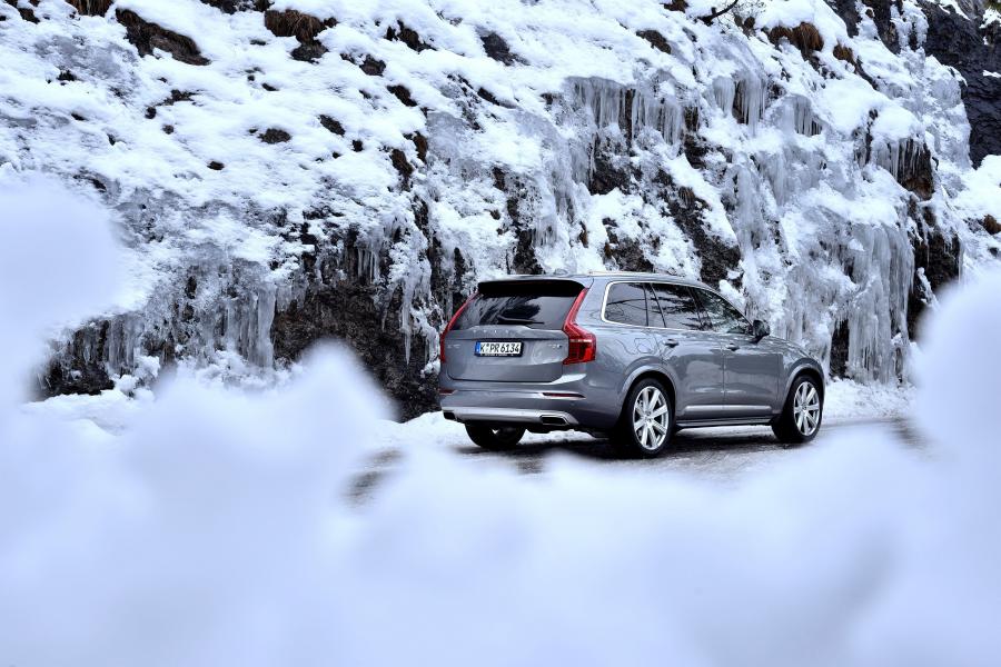  Volvo XC90 T5 Inscription 2015 года  (фото 5 из 11)